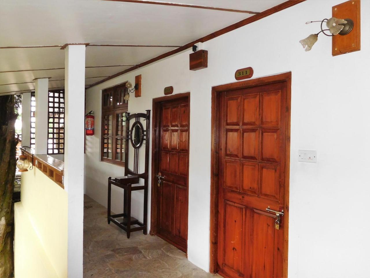 The Heritage Club - Tripura Castle Hotel And Spa Σιλόνγκ Εξωτερικό φωτογραφία